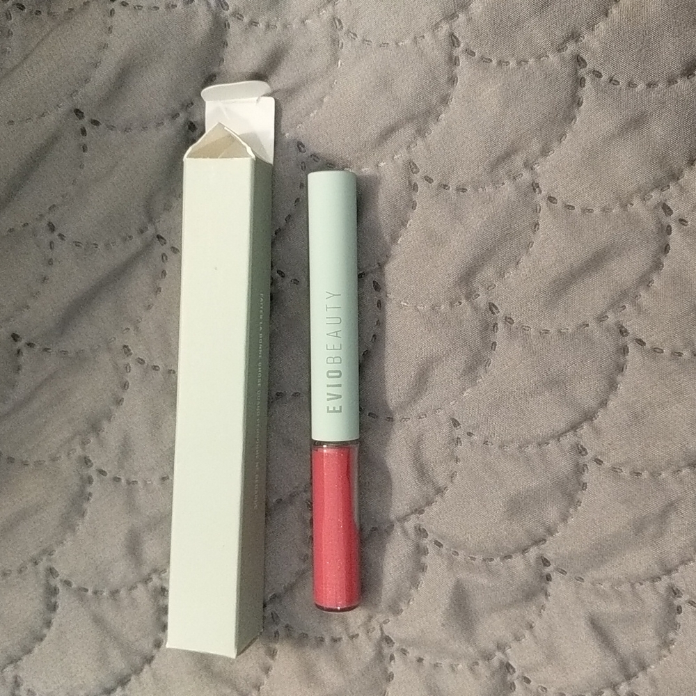 Colored lip gloss